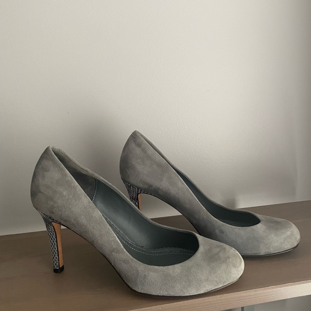 Brooks Brothers suede leather pumps